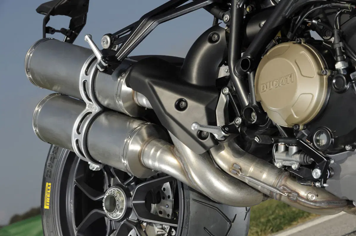 DUCATI Streetfighter (8)