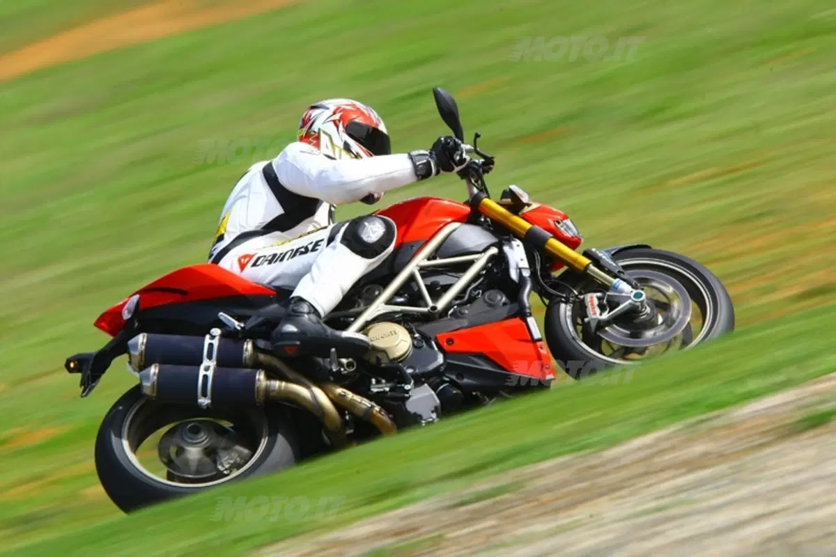 DUCATI Streetfighter (14)