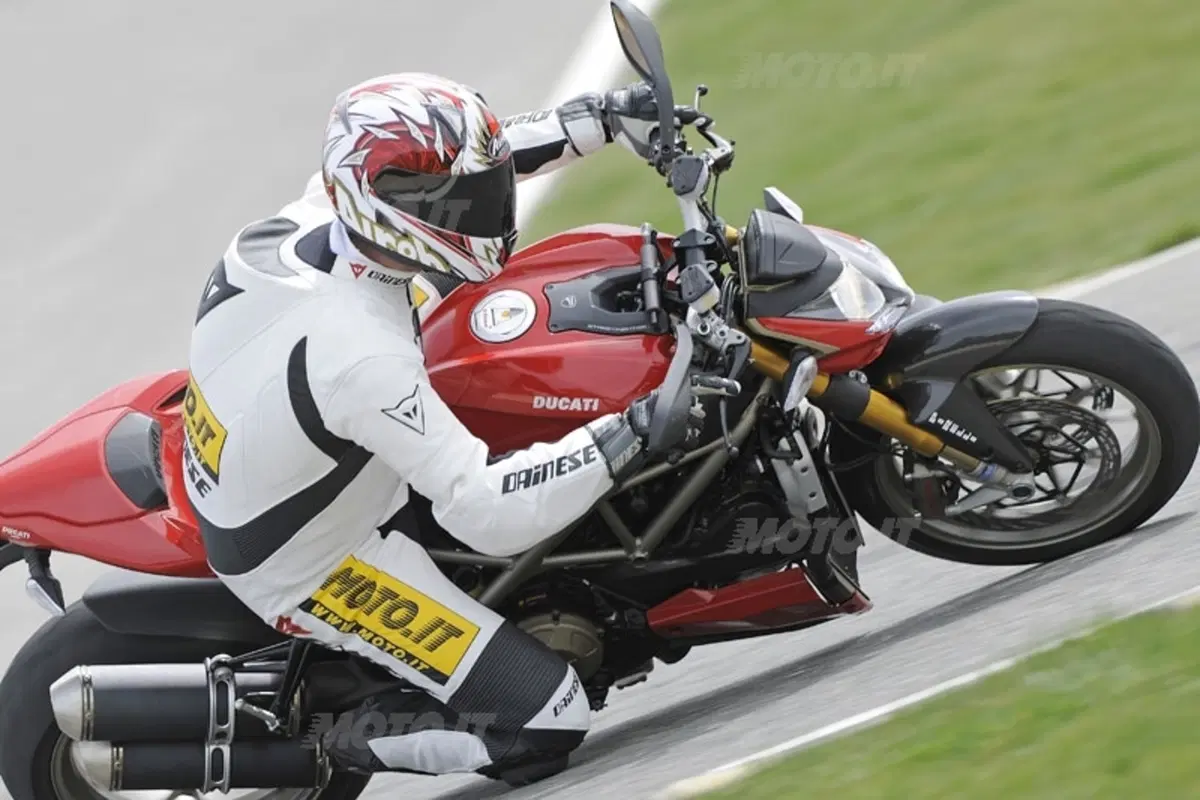DUCATI Streetfighter (18)