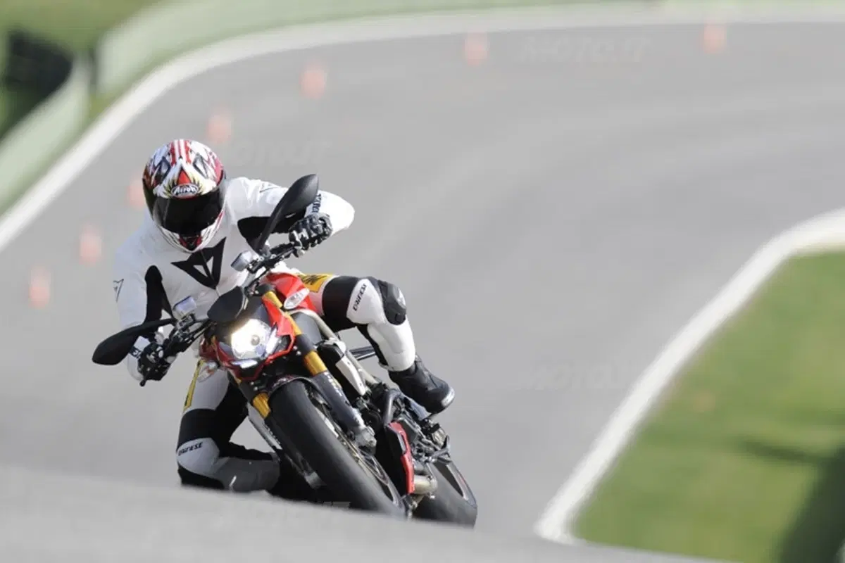 DUCATI Streetfighter (19)