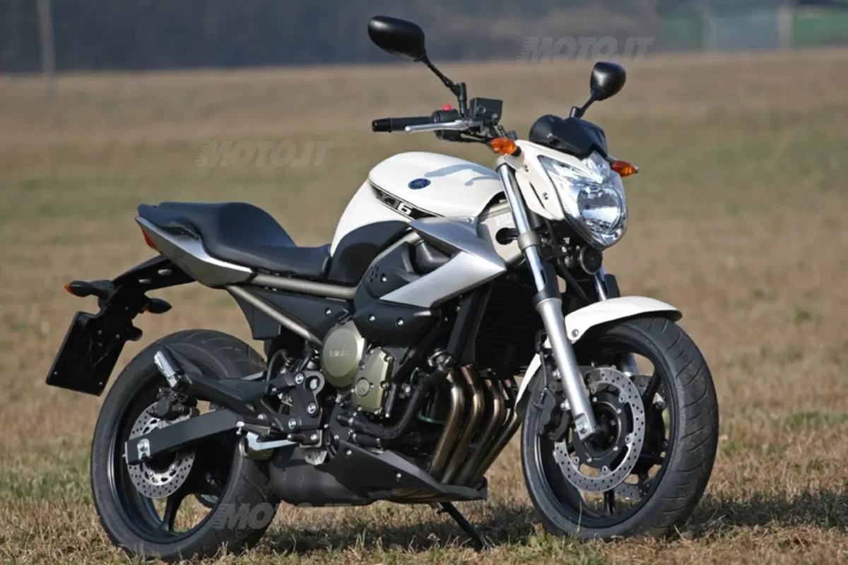 YAMAHA XJ6 (2)