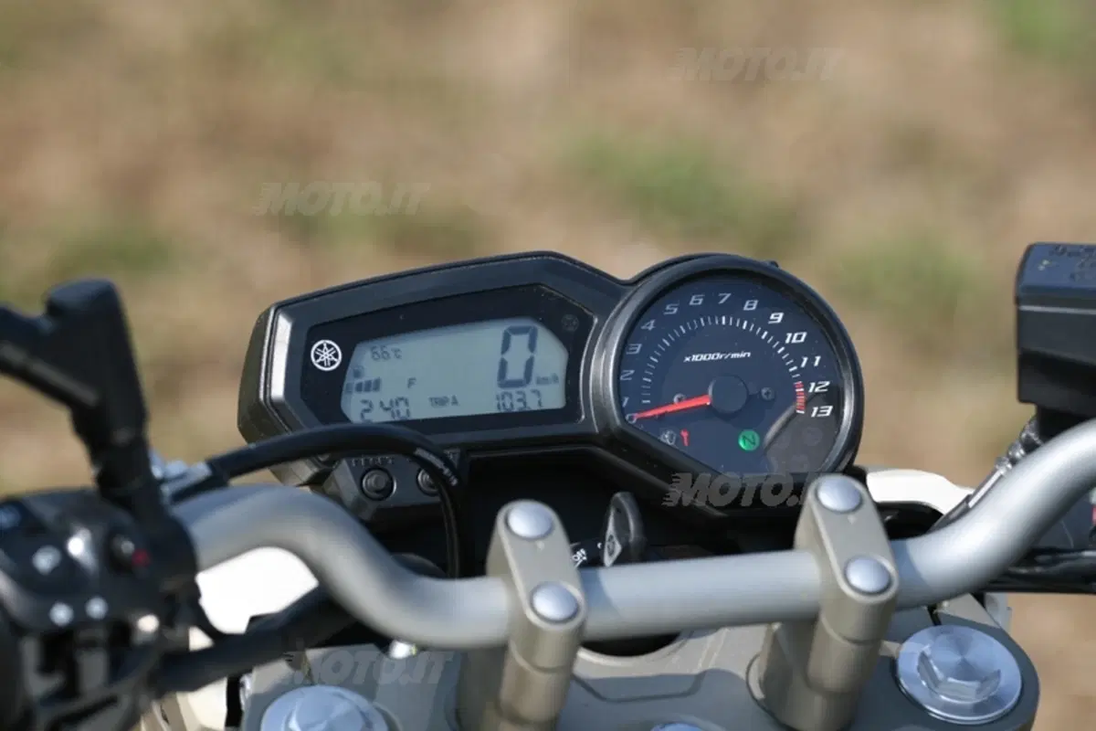 YAMAHA XJ6 (6)