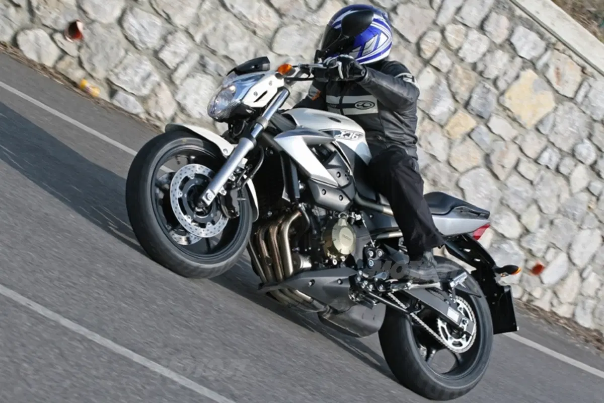 YAMAHA XJ6 (15)