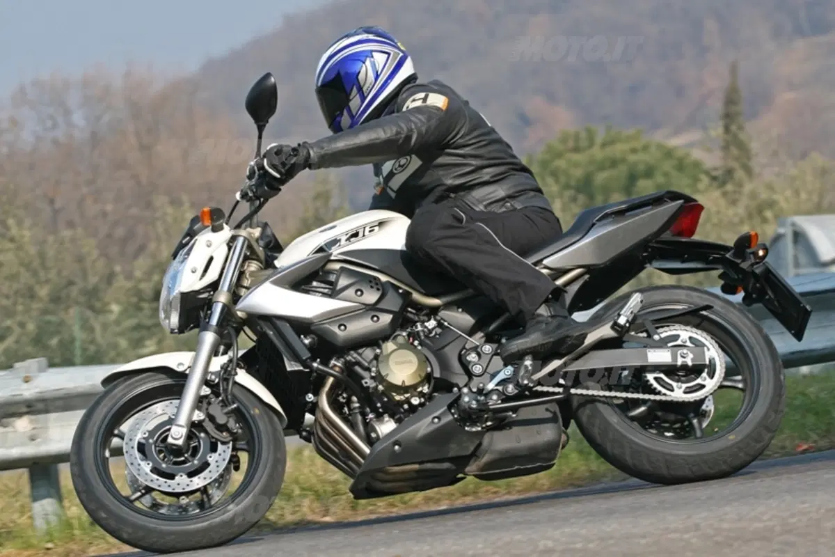 YAMAHA XJ6 (18)