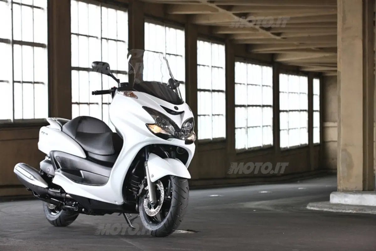 YAMAHA Majesty 400 (2)
