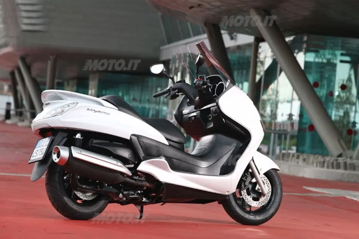 YAMAHA Majesty 400 (4)