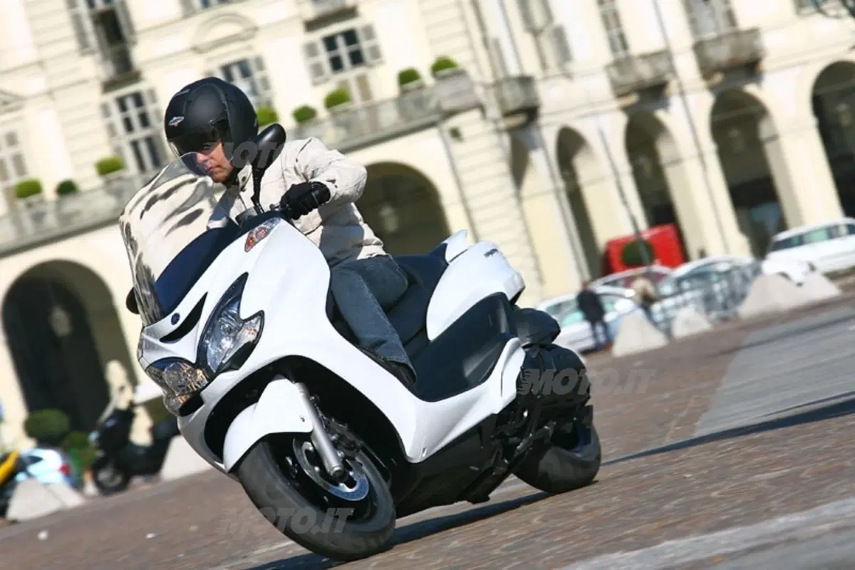 YAMAHA Majesty 400 (10)