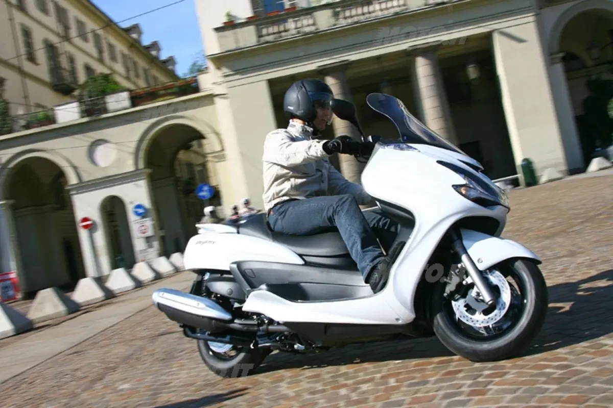YAMAHA Majesty 400 (11)
