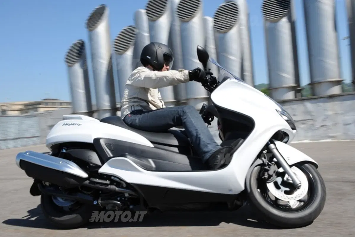 YAMAHA Majesty 400 (14)