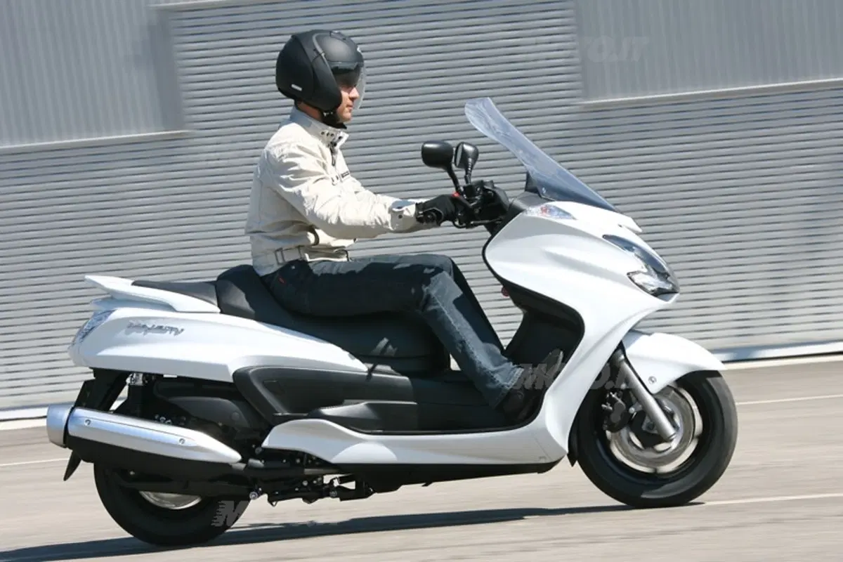YAMAHA Majesty 400 (17)