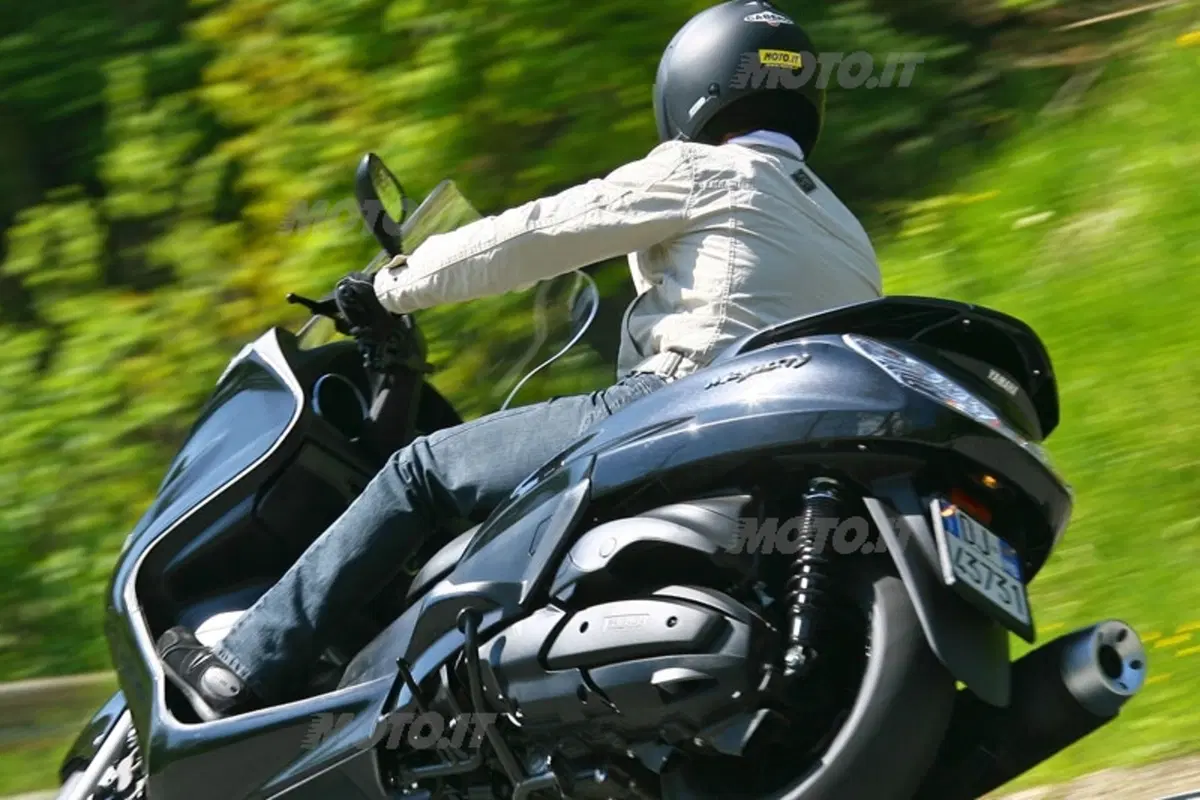 YAMAHA Majesty 400 (18)