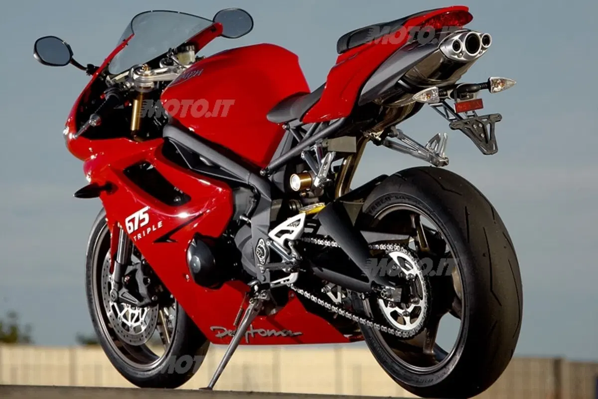 TRIUMPH Daytona 675 (3)