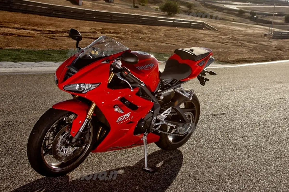 TRIUMPH Daytona 675 (4)
