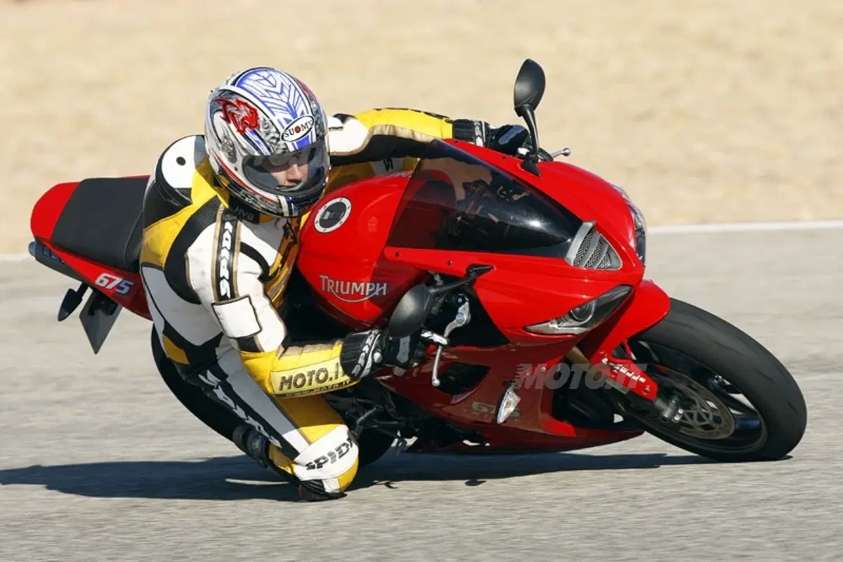 TRIUMPH Daytona 675 (10)