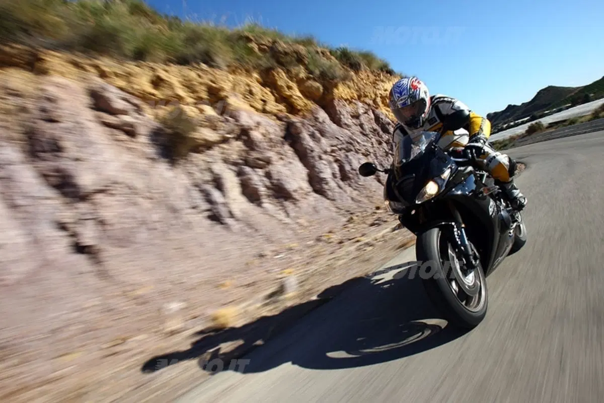 TRIUMPH Daytona 675 (11)