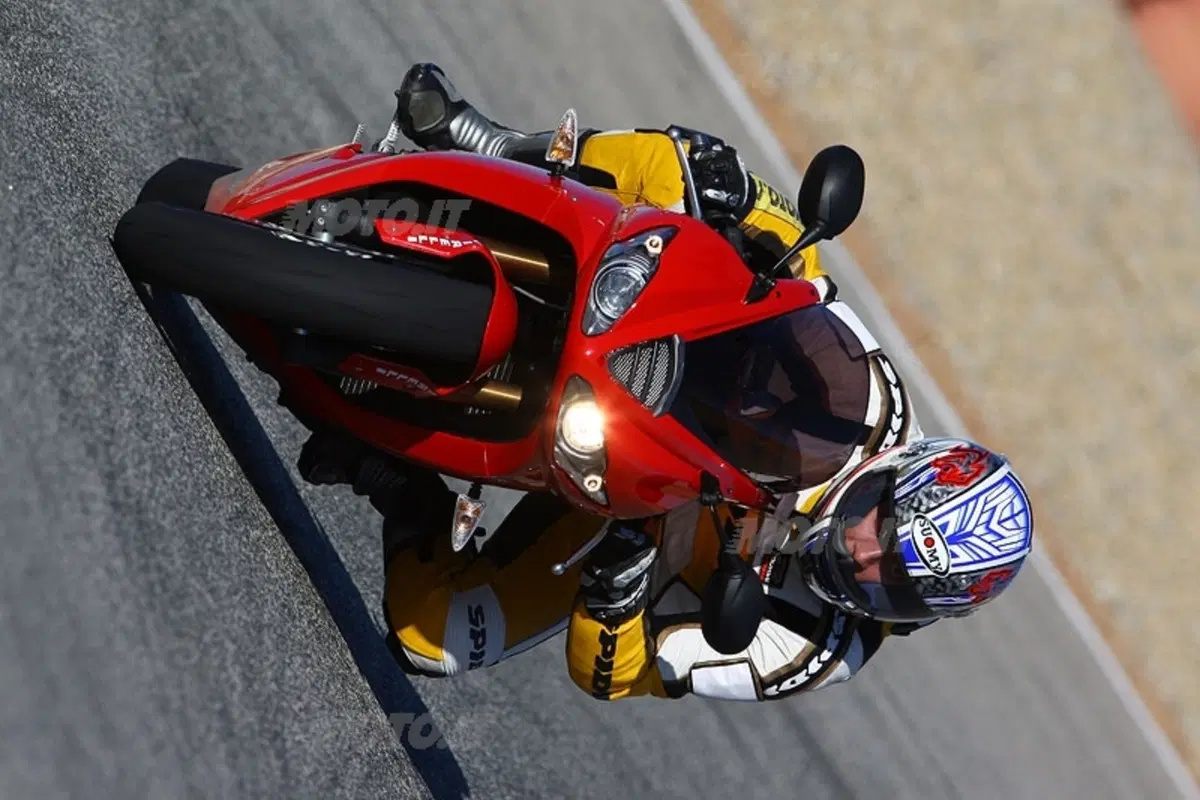 TRIUMPH Daytona 675 (12)