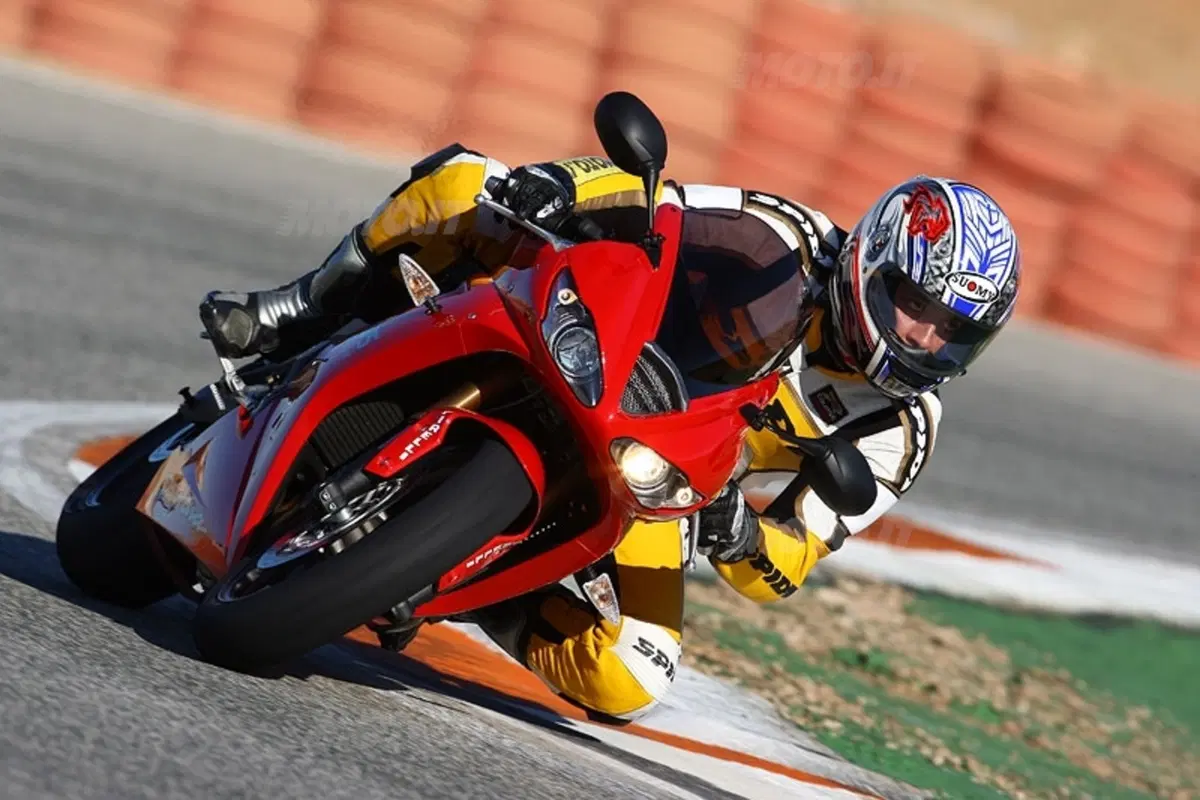 TRIUMPH Daytona 675 (15)