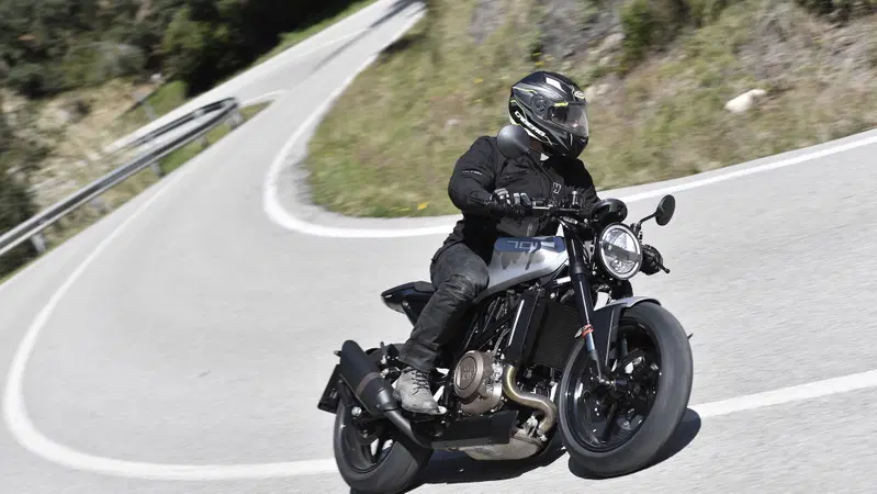Husqvarna Vitpilen 701: dinamica e raffinata