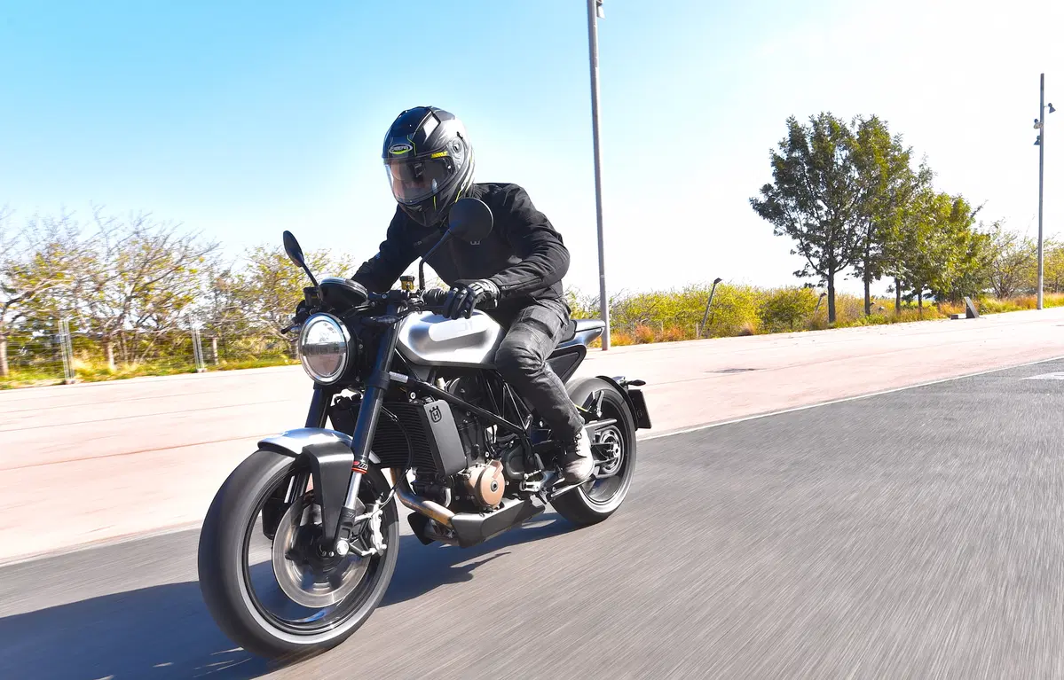 Husqvarna Vitpilen 701: dinamica e raffinata (6)