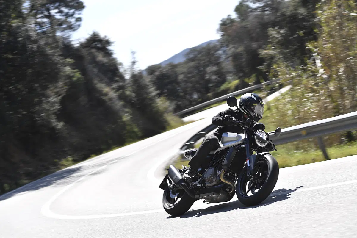 Husqvarna Vitpilen 701: dinamica e raffinata