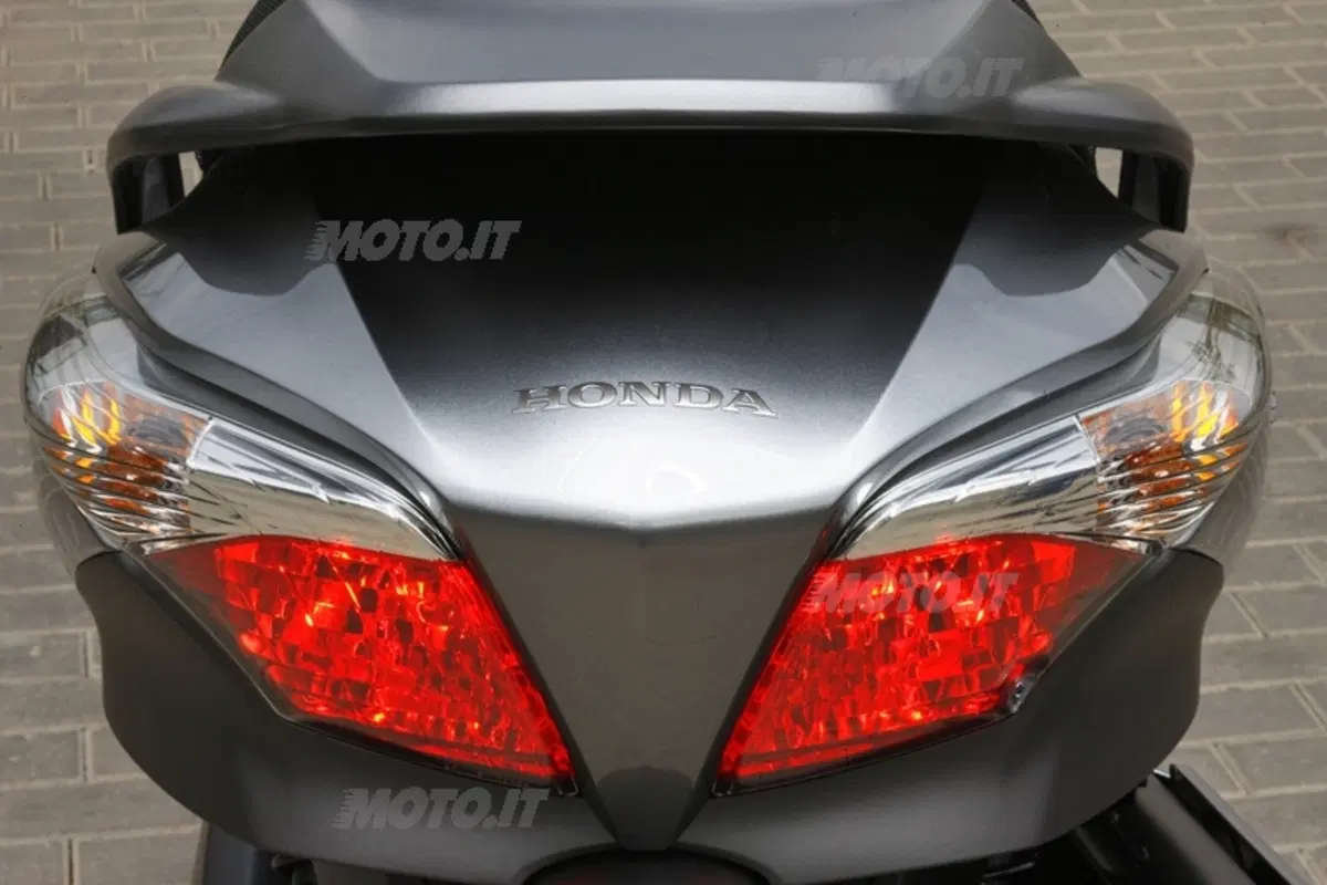 HONDA SW-T400 (4)
