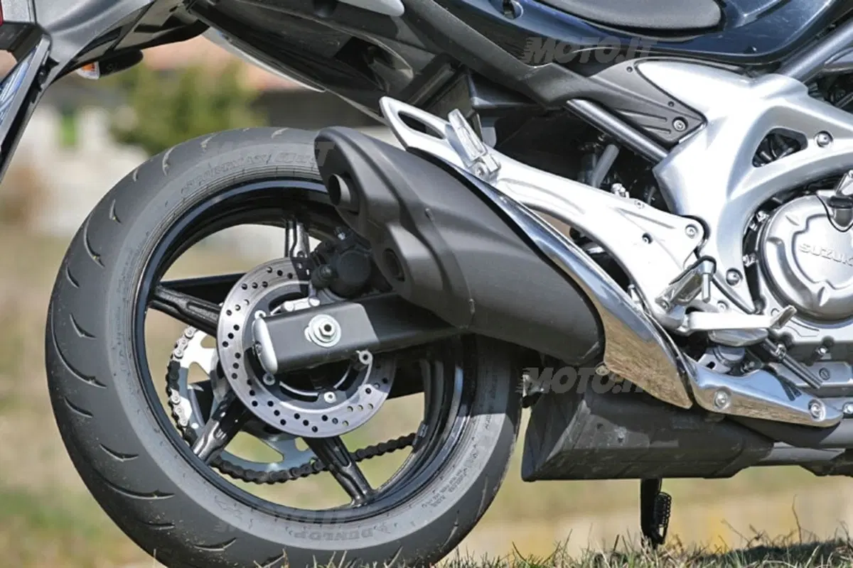 SUZUKI Gladius 650 (5)