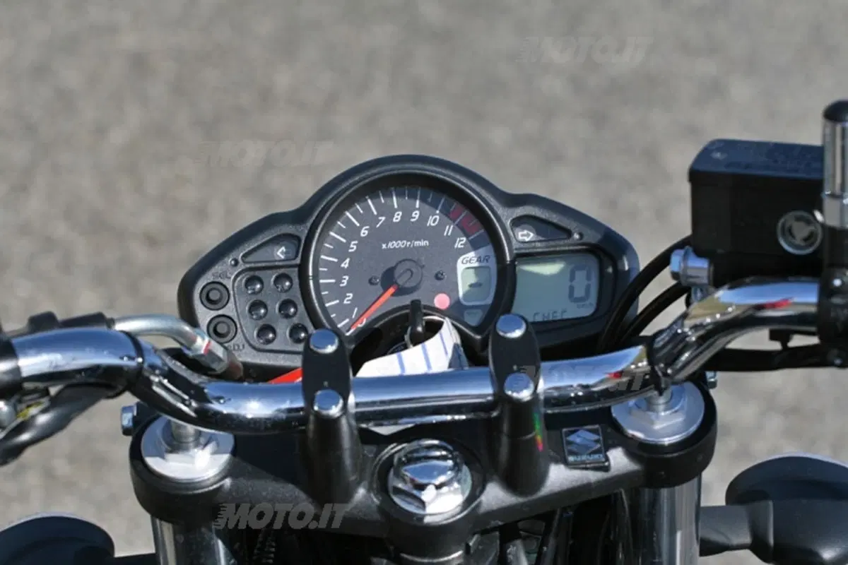 SUZUKI Gladius 650 (6)