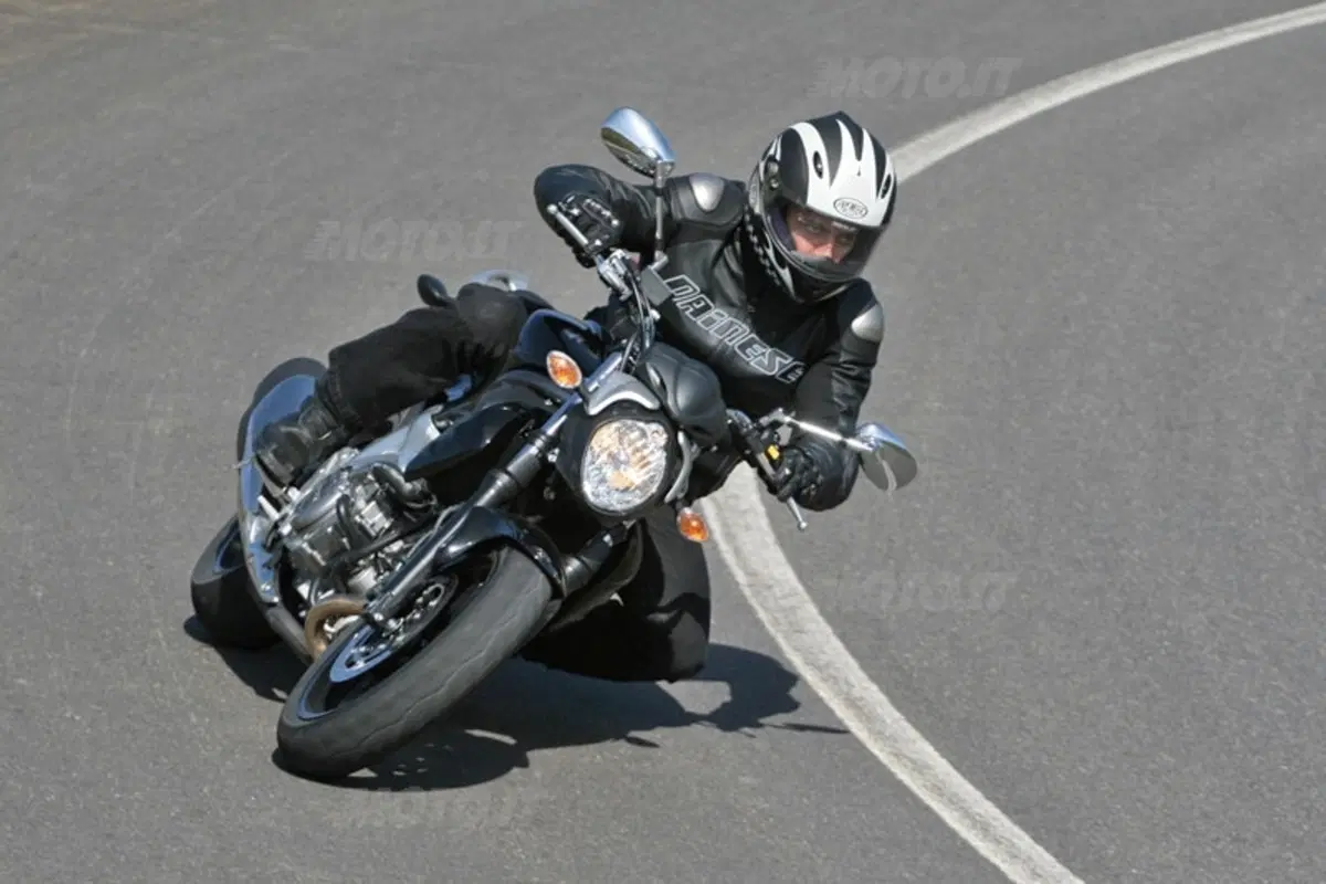 SUZUKI Gladius 650 (12)