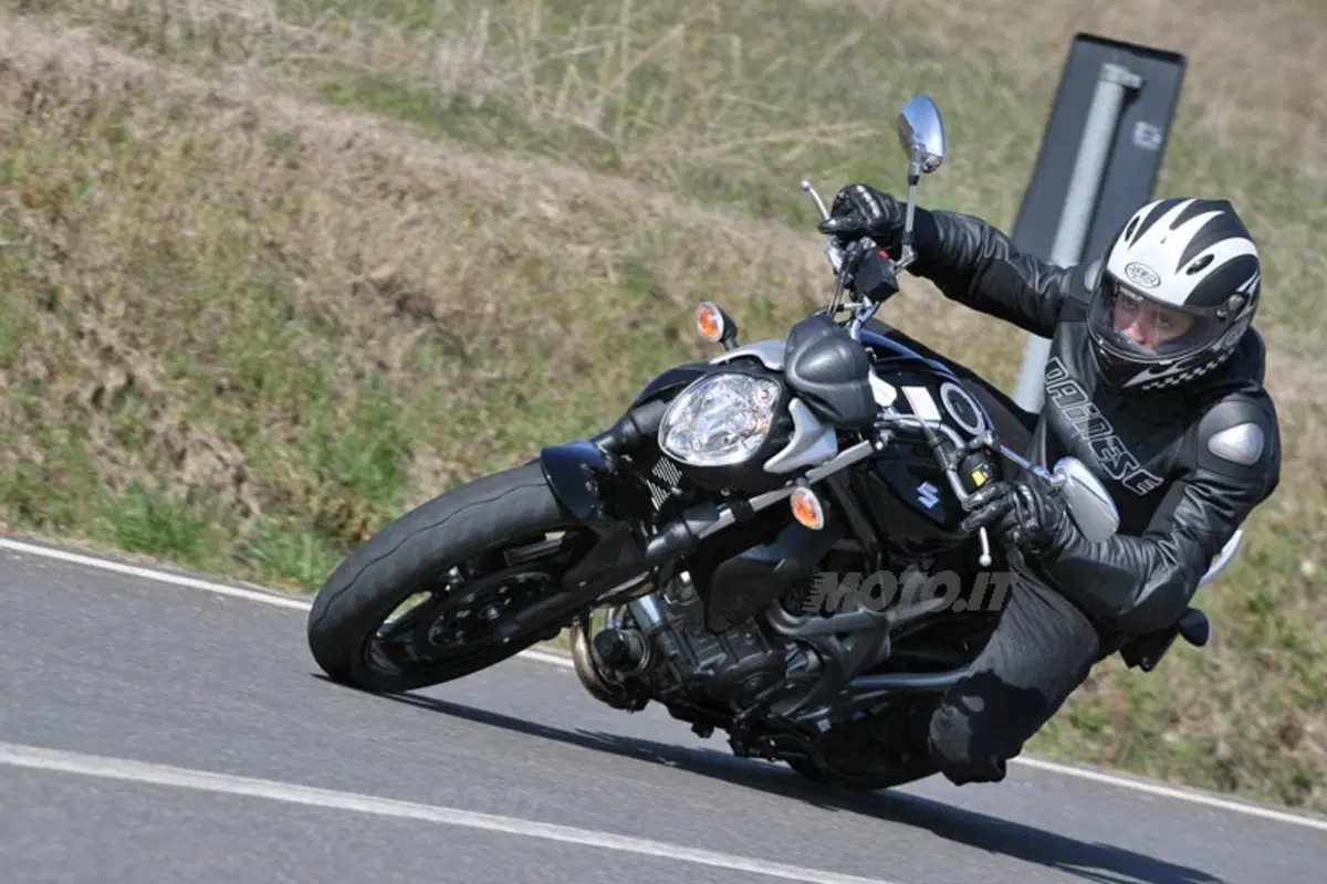SUZUKI Gladius 650 (14)