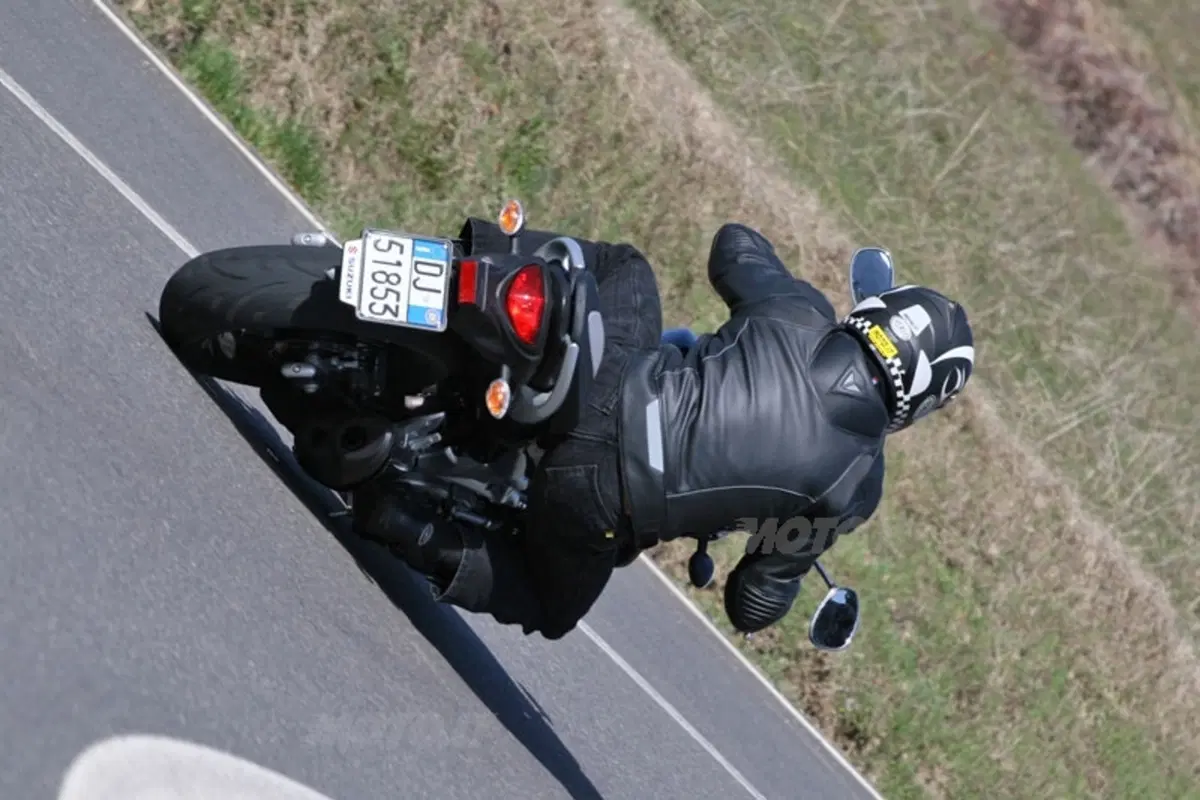 SUZUKI Gladius 650 (15)