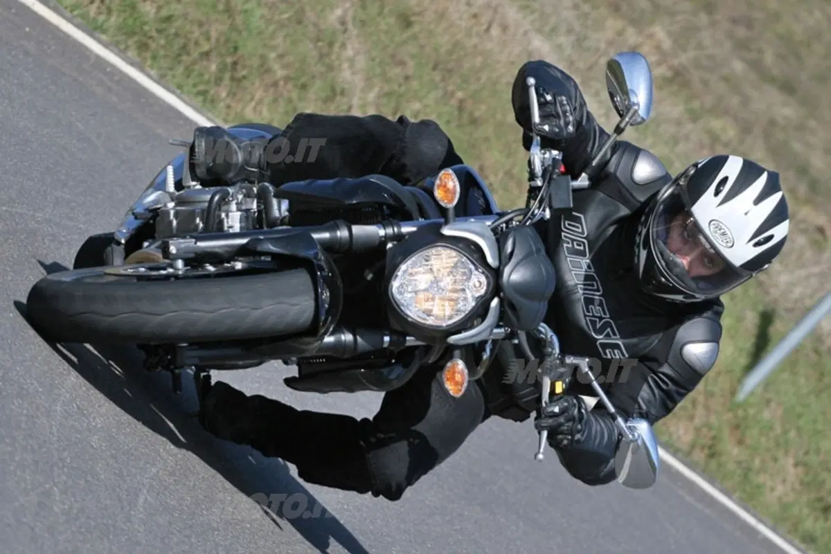 SUZUKI Gladius 650 (16)