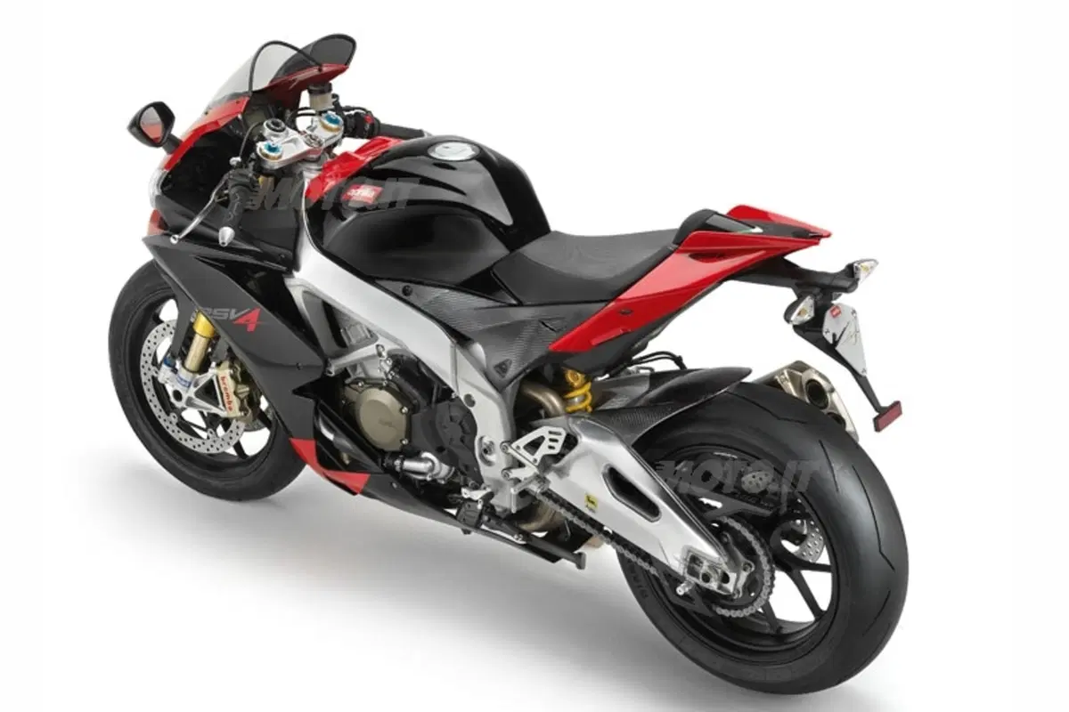 APRILIA RSV4Factory (2)
