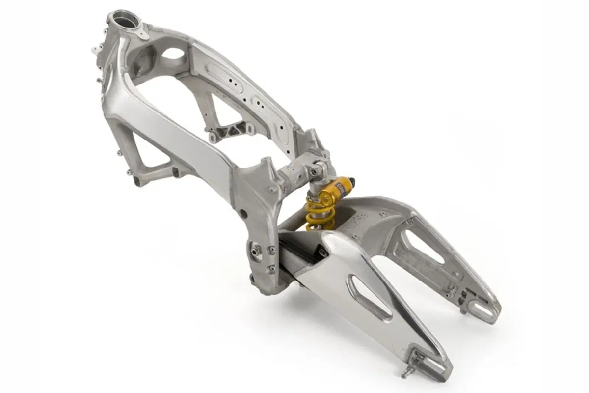 APRILIA RSV4Factory (10)