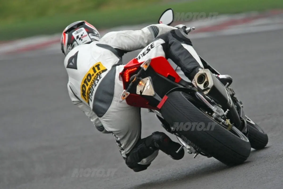 APRILIA RSV4Factory (13)