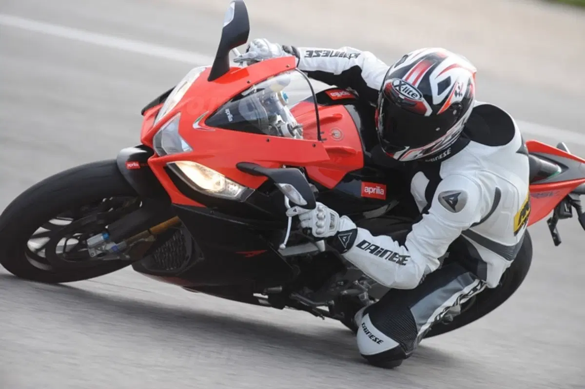 APRILIA RSV4Factory (14)