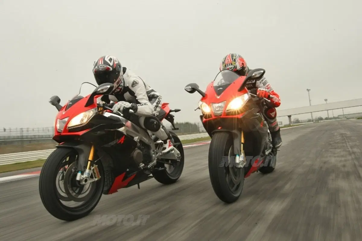 APRILIA RSV4Factory (18)