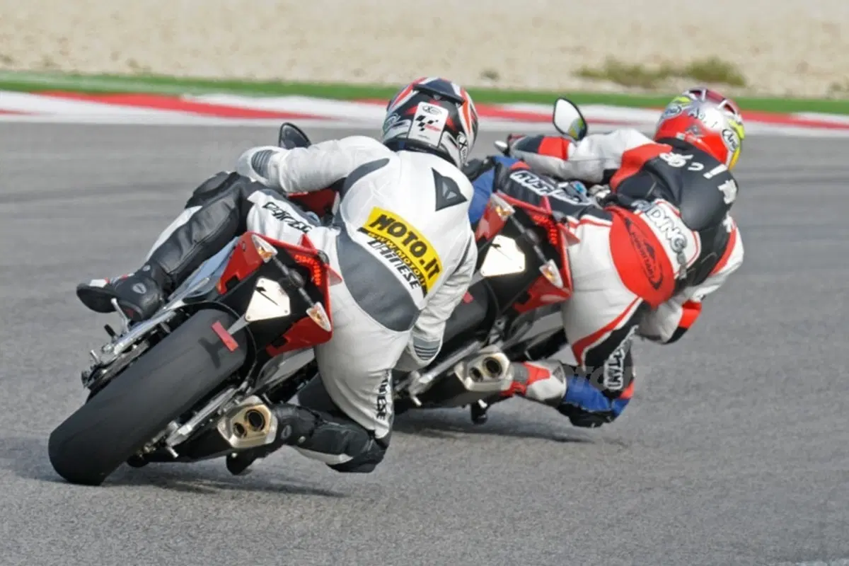 APRILIA RSV4Factory (19)