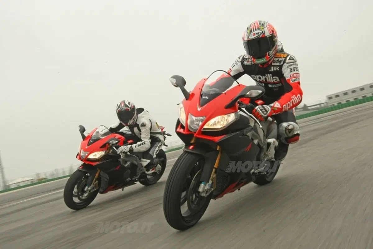 APRILIA RSV4Factory (20)