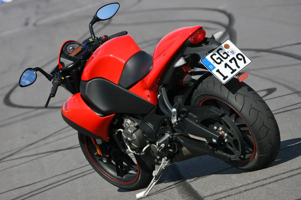 BUELL  1125 CR - 1125R (8)