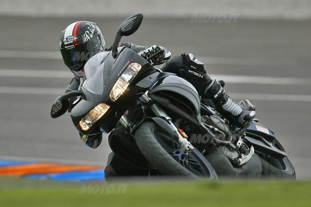 BUELL  1125 CR - 1125R (11)