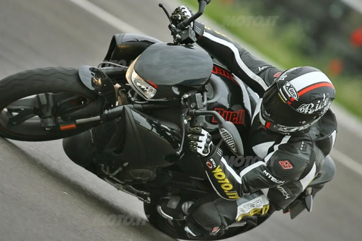 BUELL  1125 CR - 1125R (12)