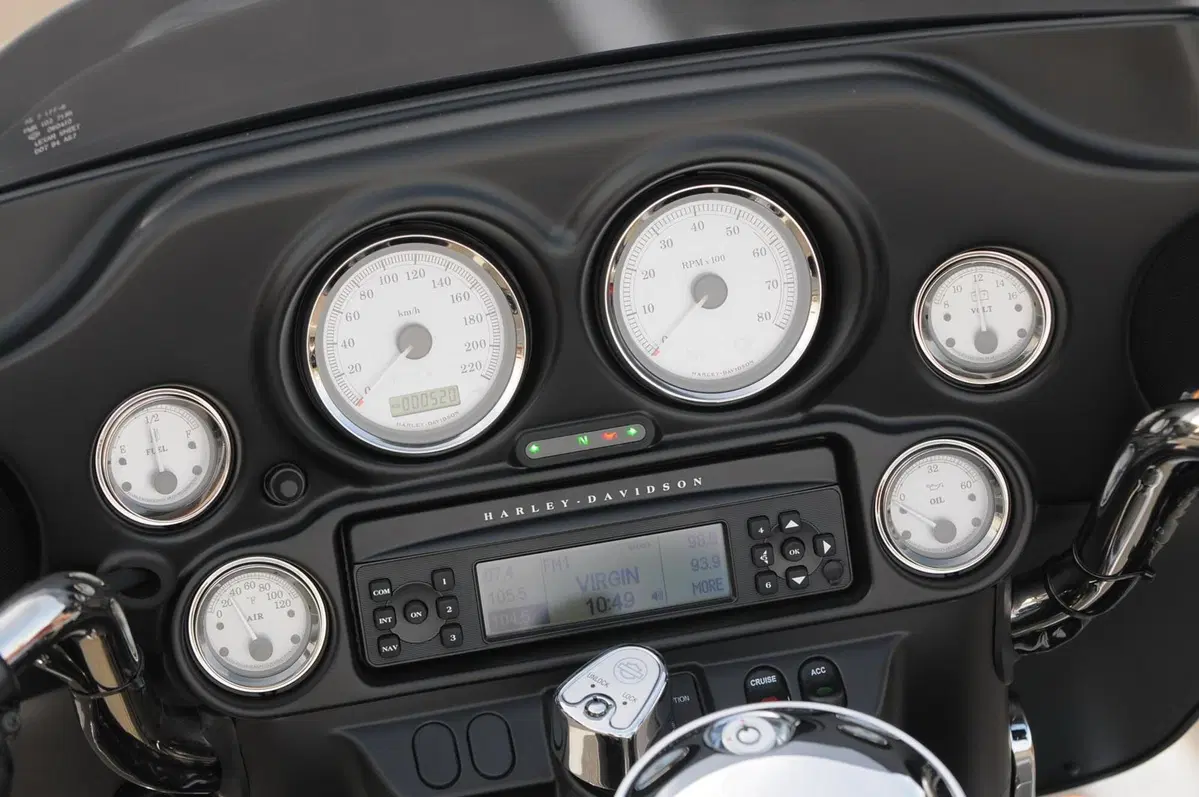 Harley-Davidson Touring 1690 Road Glide (2007 - 12) (3)