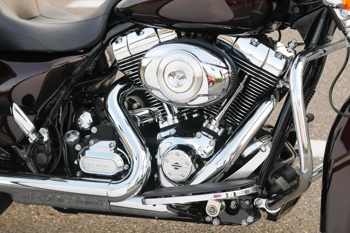 Harley-Davidson Touring 1690 Road Glide (2007 - 12) (4)