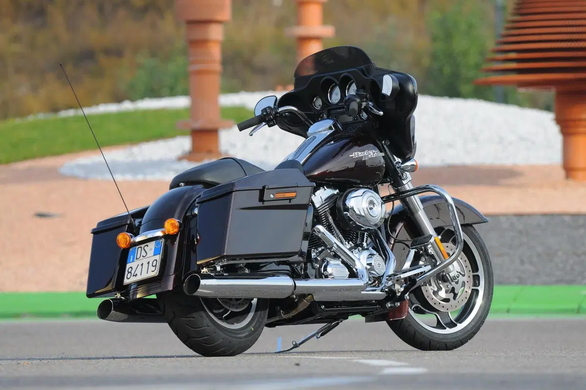 Harley-Davidson Touring 1690 Road Glide (2007 - 12) (6)