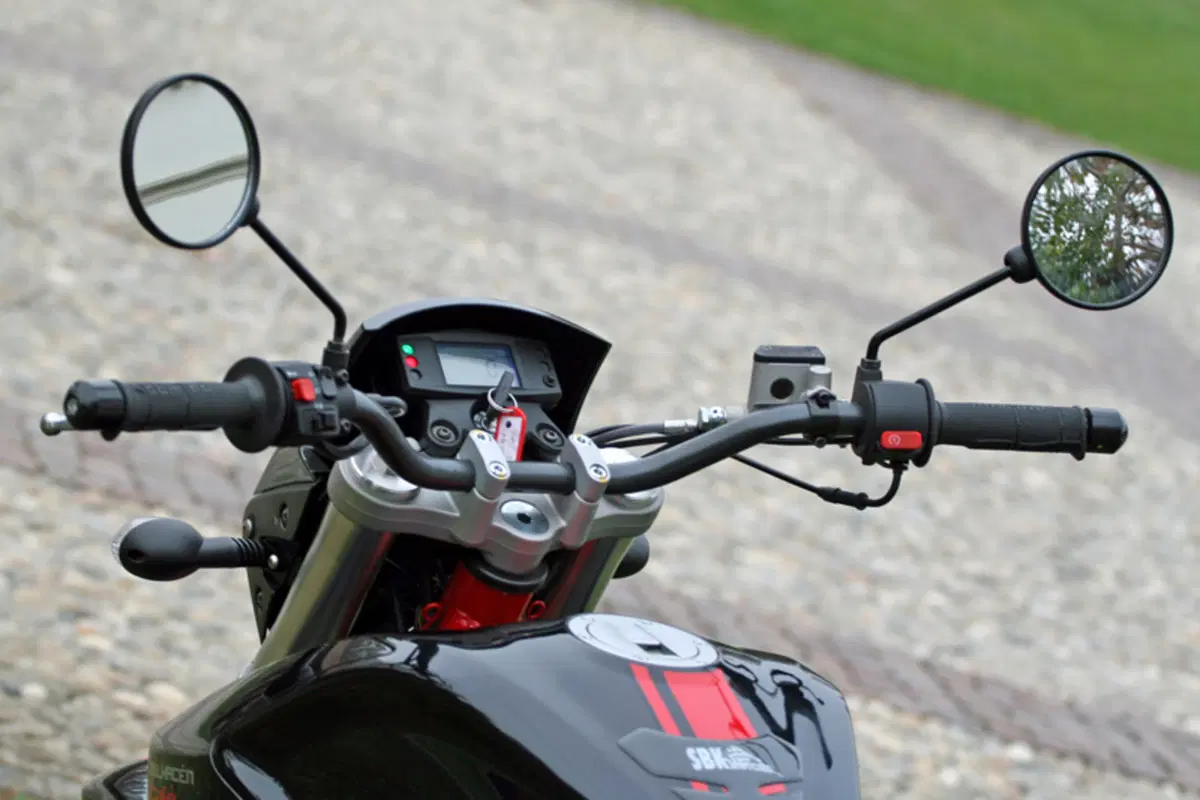 DERBI Mulhacén Café 125 (7)