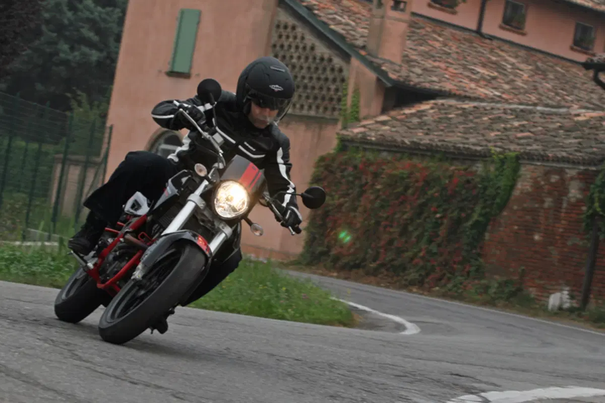 DERBI Mulhacén Café 125 (8)
