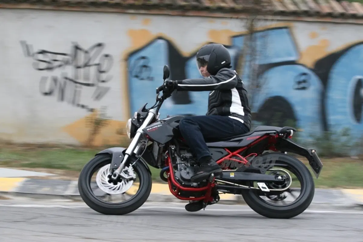 DERBI Mulhacén Café 125 (11)