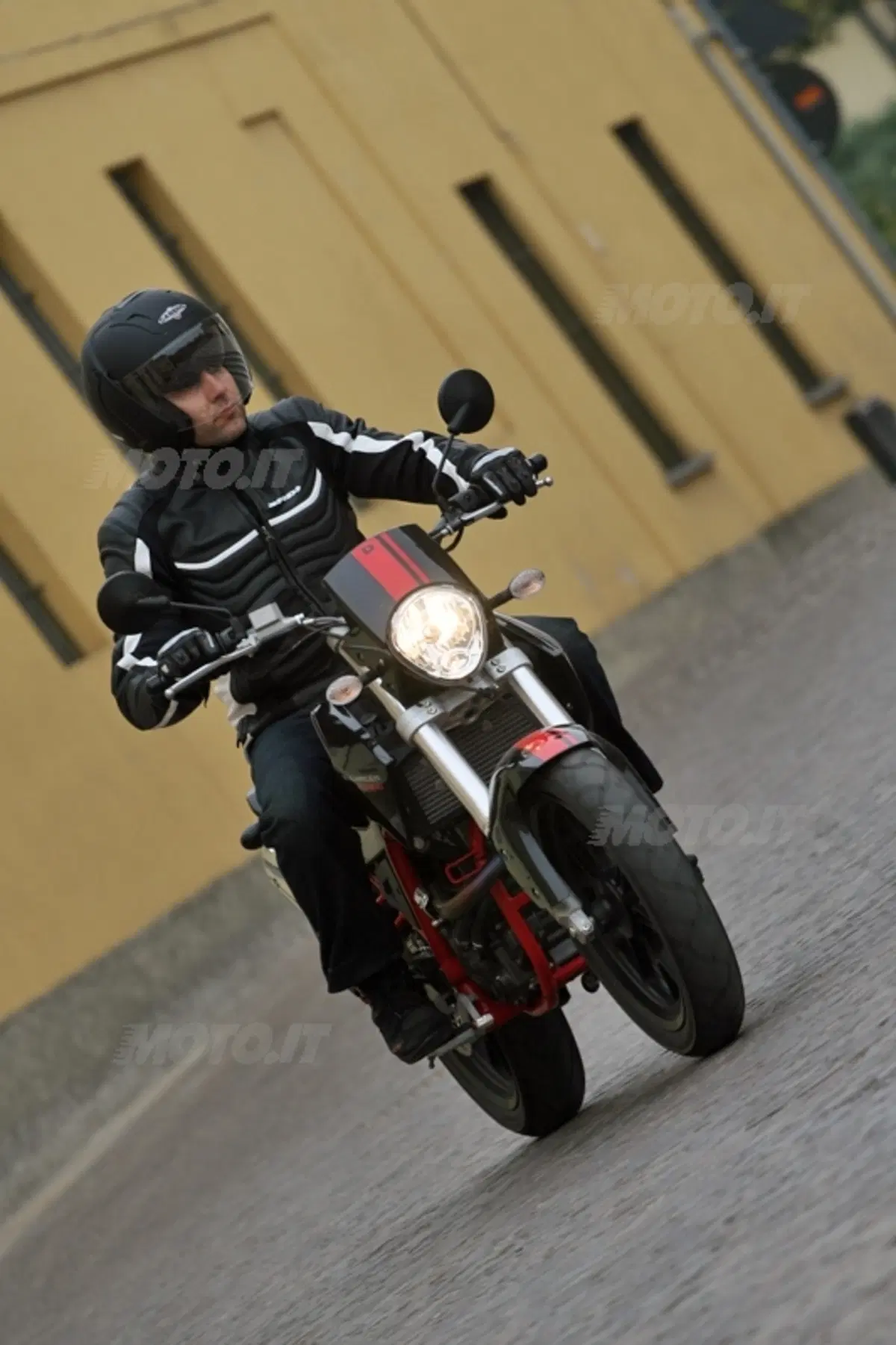 DERBI Mulhacén Café 125 (12)