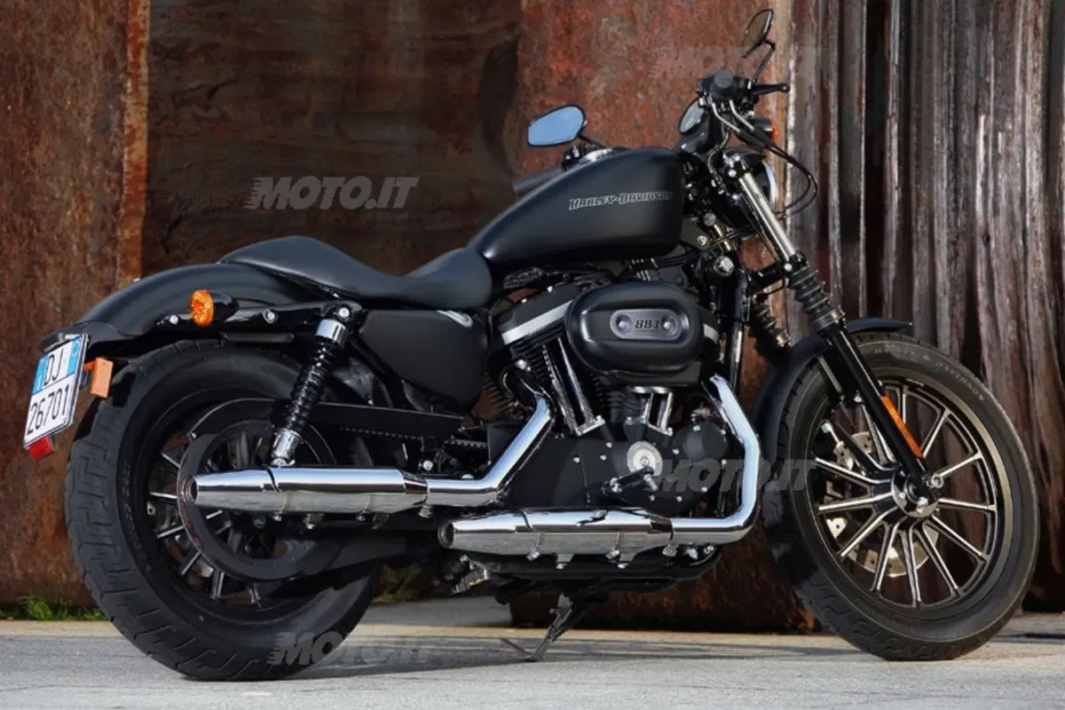 HARLEY-DAVIDSON Sportster Iron 883 (4)