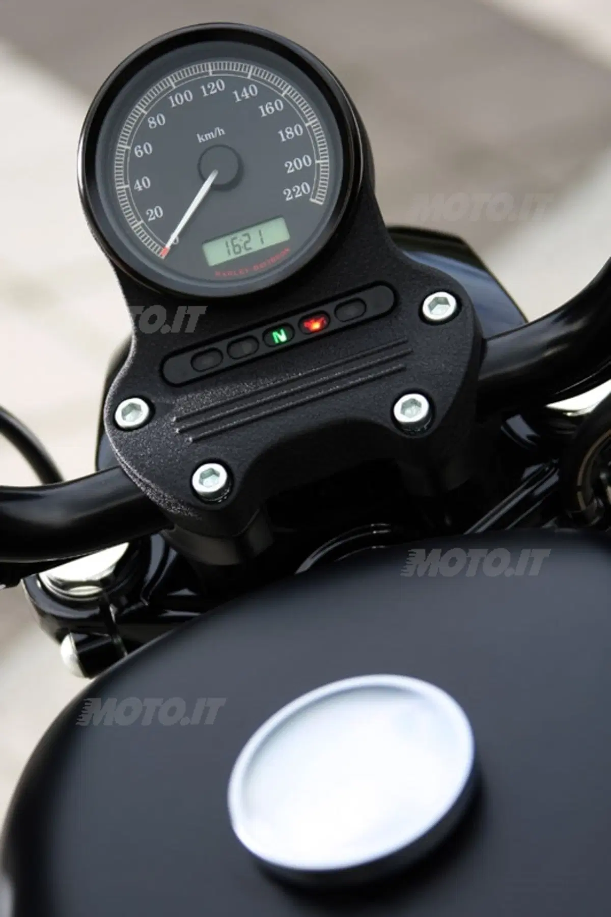 HARLEY-DAVIDSON Sportster Iron 883 (6)